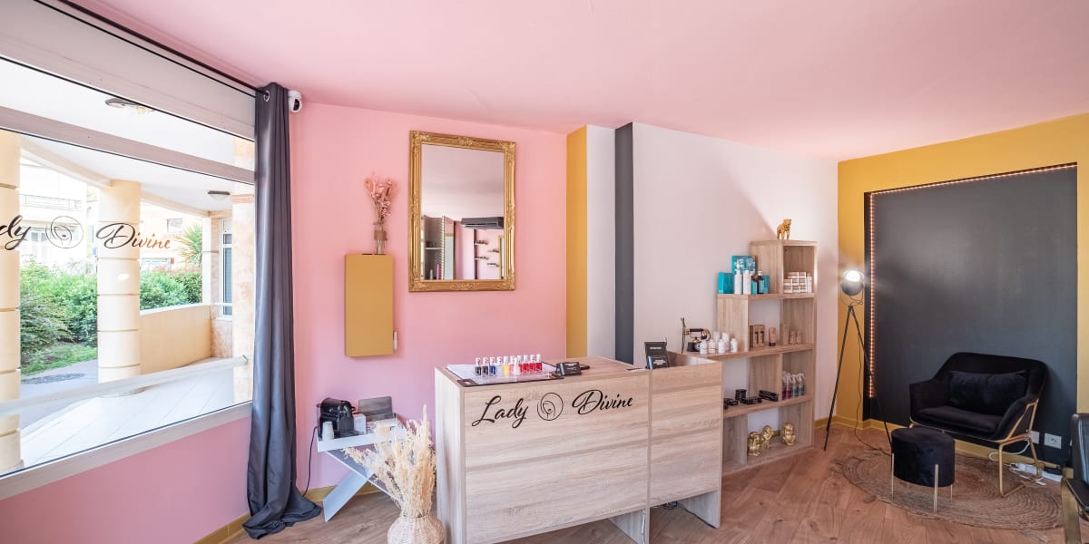 Lady Divine - Coiffure Le Cannet - Photo de couverture - OneBooking
