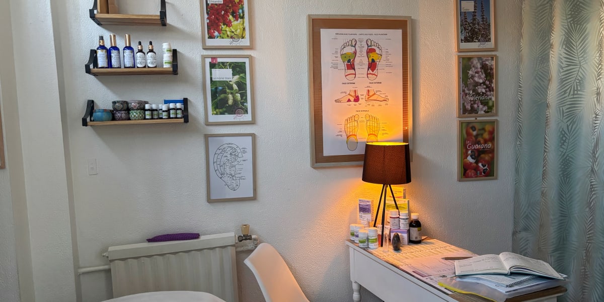 Naturopathe Astrid Bezzina - Sourcils & cils Nice - Photo de couverture - OneBooking