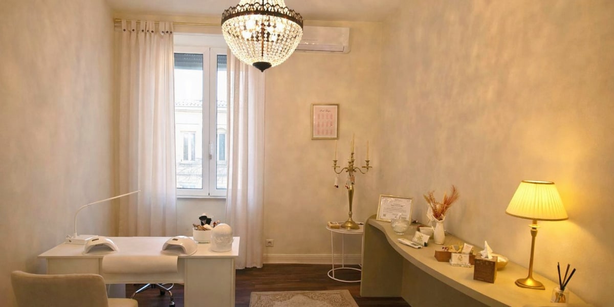 Le Salon 99 - Onglerie Bordeaux - Photo de couverture - OneBooking