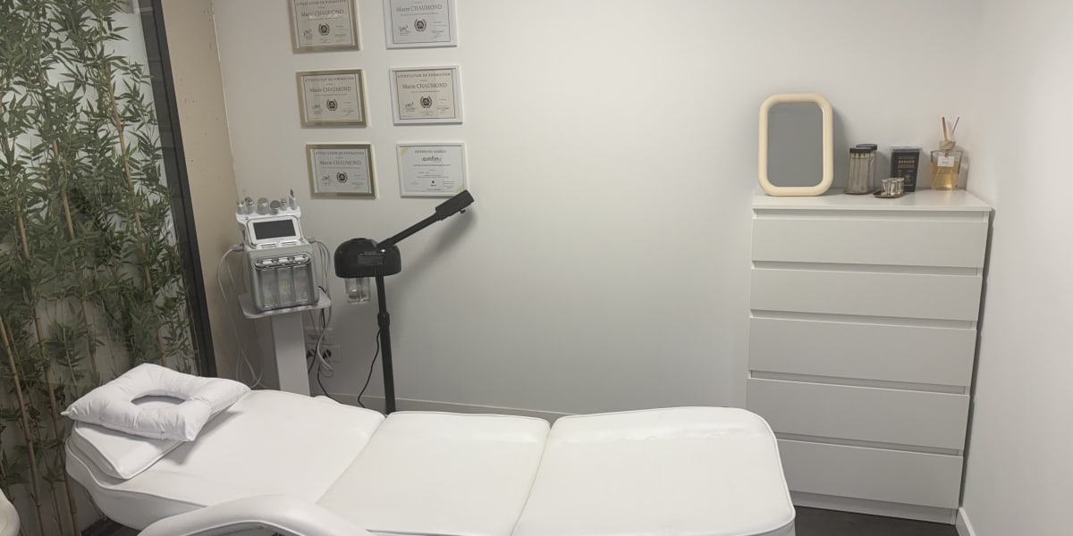 Maison Mariélia - Sourcils & cils Martigues - Photo de couverture - OneBooking