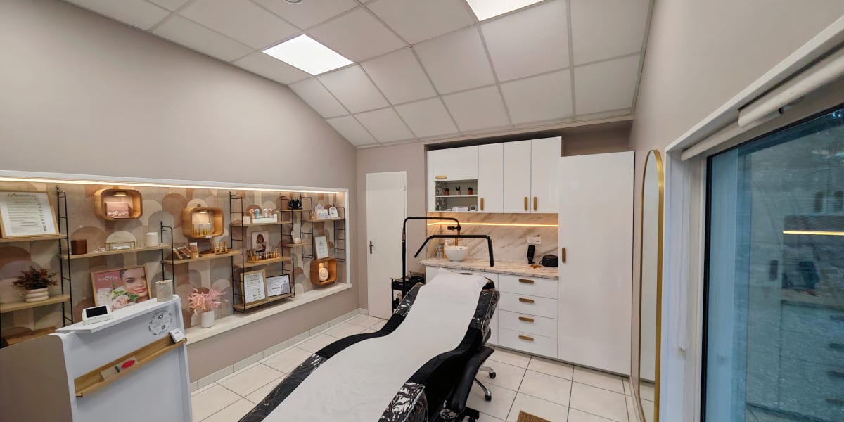 Sandrine M.studio - Sourcils & cils Châteauneuf-sur-Charente - Photo de couverture - OneBooking