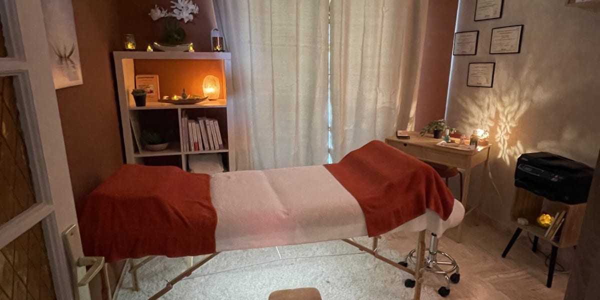 Pascale Lebon - Ma bulle Bien-être - Sourcils & cils Grasse - Photo de couverture - OneBooking