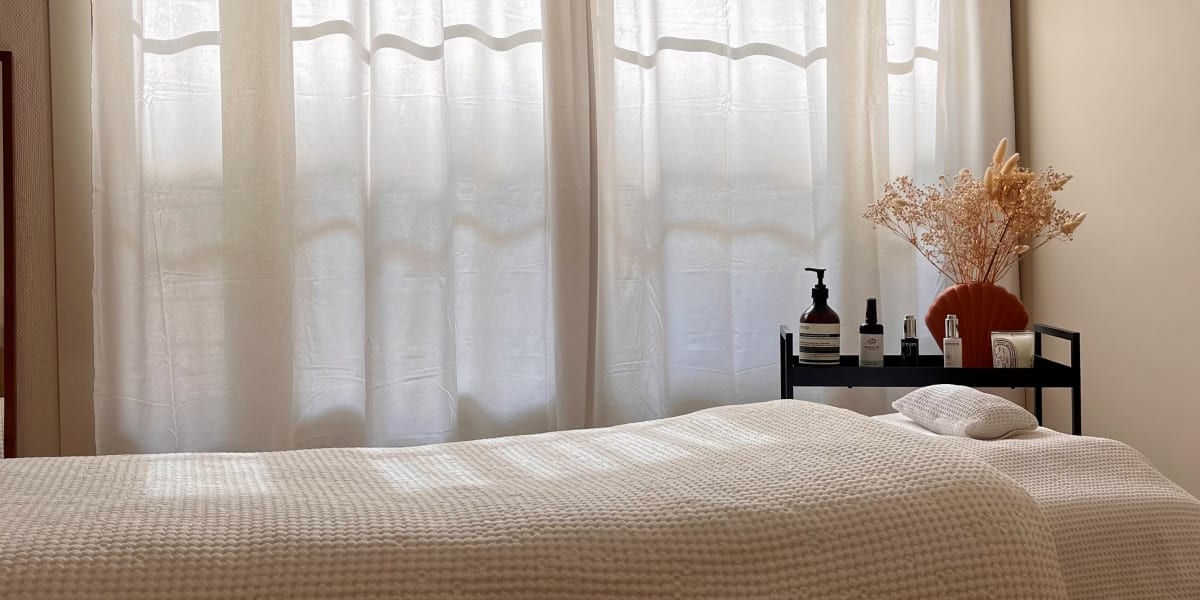 Laetitia N Facialiste - Massages anti-âge Kobido Intrabuccal Sculptant - Soin visage Nice - Photo de couverture - OneBooking