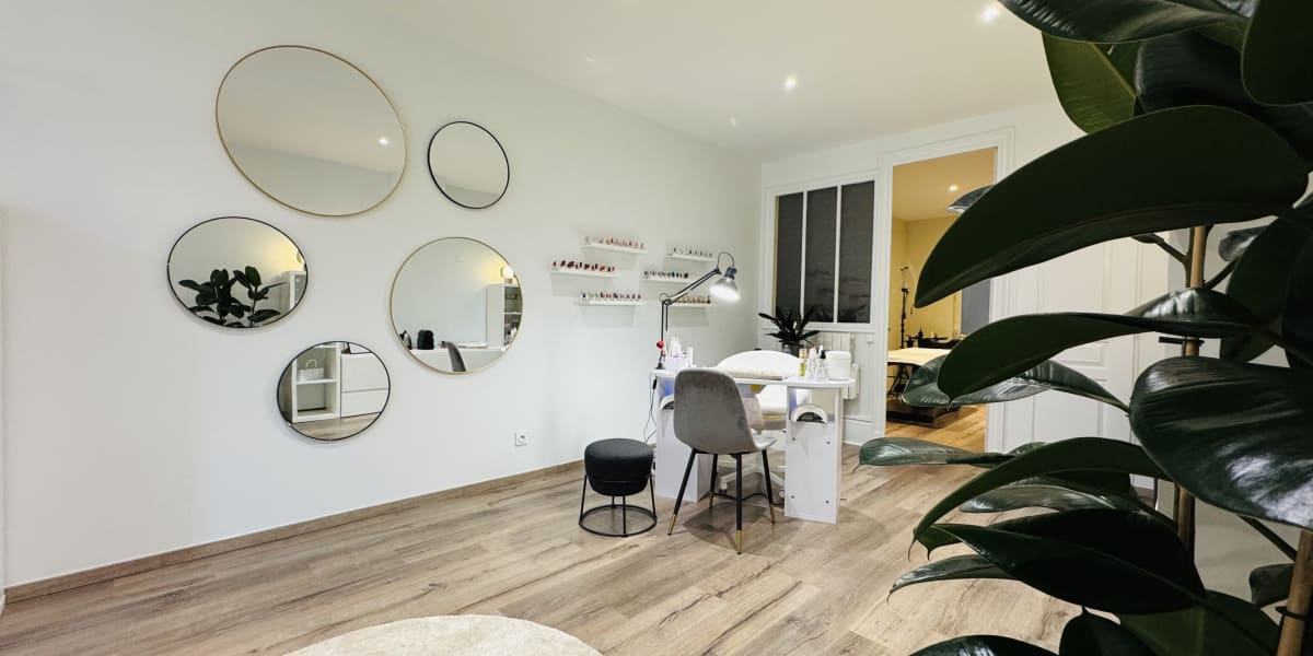JR Nails & Lash Artist - Institut de beauté Dijon - Photo de couverture - OneBooking