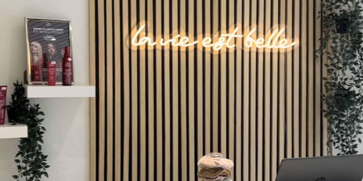 Brenda Hair Beauty - Coiffure Montbrison - Photo de couverture - OneBooking
