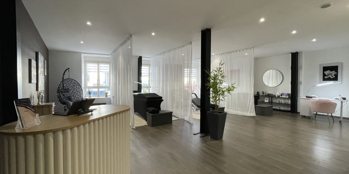 Resplendissez - Onglerie Le Mans - Photo de couverture - OneBooking