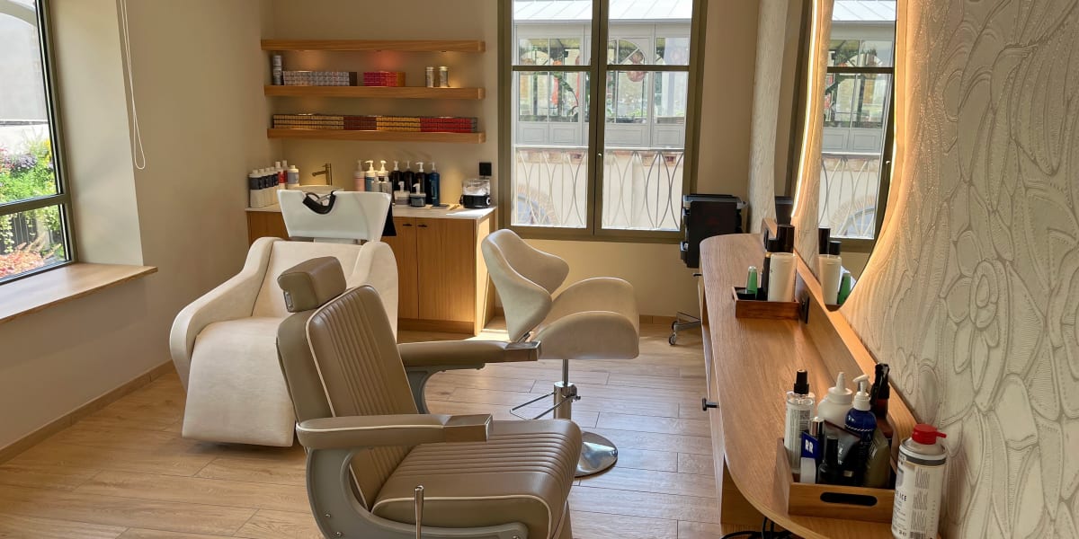 Matthieu B - Coiffeur Créateur Barbier - Coiffure Agen - Photo de couverture - OneBooking