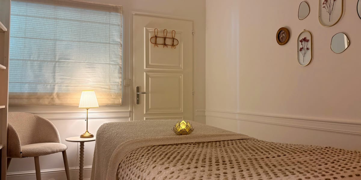 L'AURA - Onglerie Annecy - Photo de couverture - OneBooking
