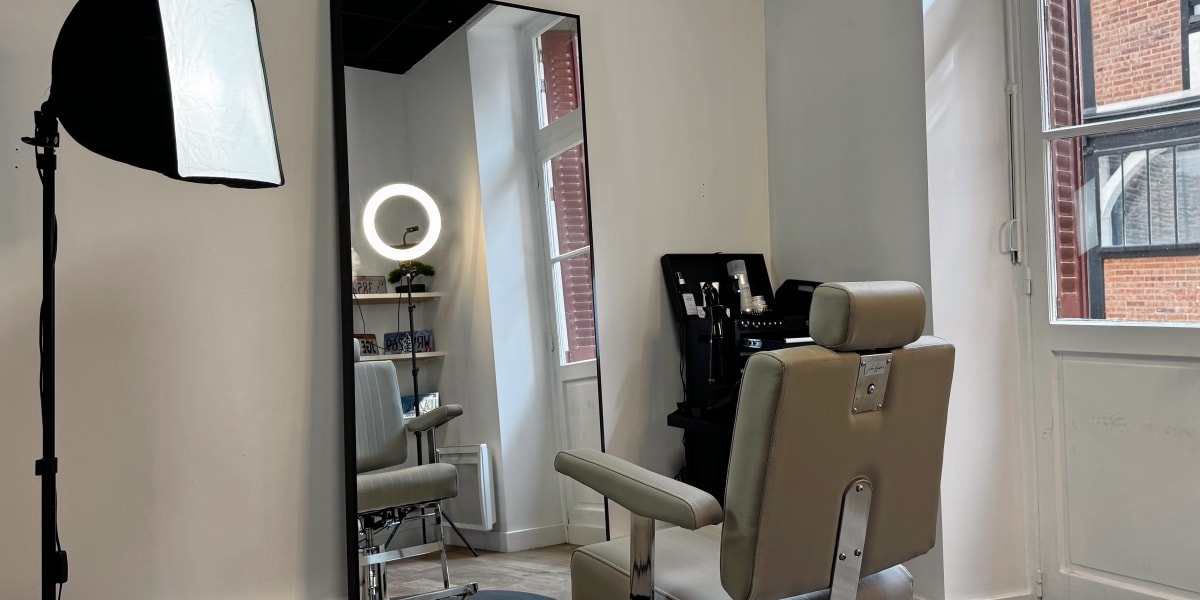 Louis Mandallaz ( Chez HomeStudio ) - Coiffure Rennes - Photo de couverture - OneBooking