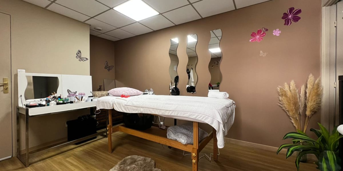 J&J institut - Sourcils & cils Arles - Photo de couverture - OneBooking