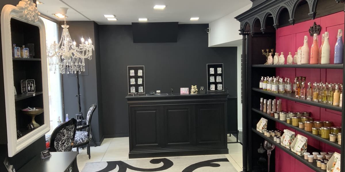 Au Boudoir Baroque - Onglerie Cahors - Photo de couverture - OneBooking
