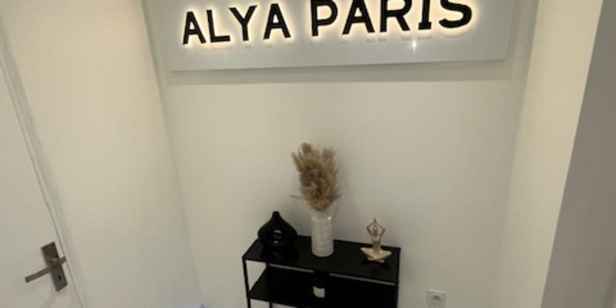 Alya Paris - Onglerie Montreuil - Photo de couverture - OneBooking