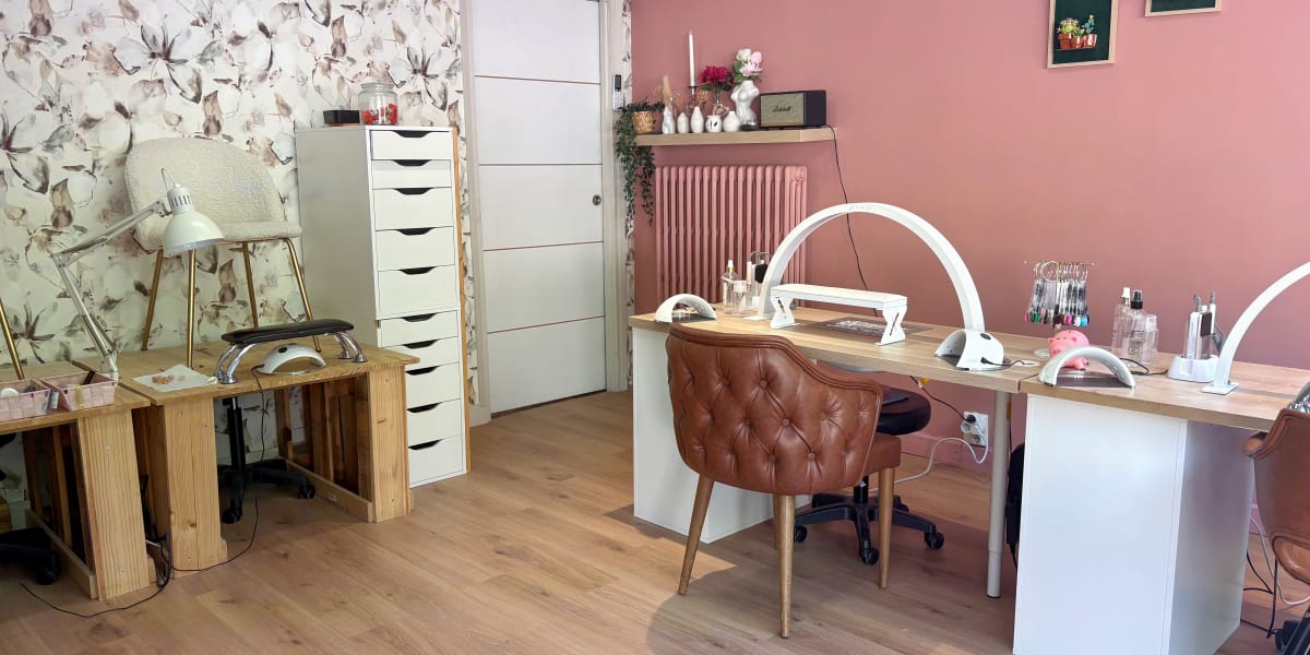 Petite Insolente - Onglerie Alençon - Photo de couverture - OneBooking