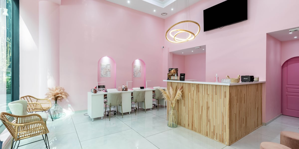World Being Beauty - Onglerie Nanterre - Photo de couverture - OneBooking