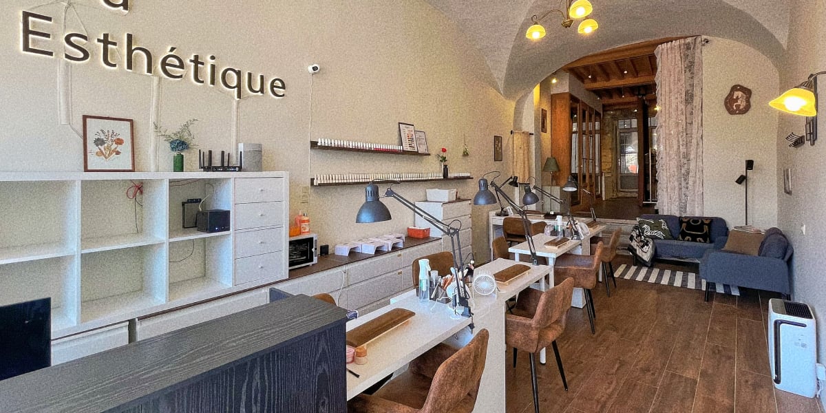 Eva Esthétique - Onglerie Lyon - Photo de couverture - OneBooking