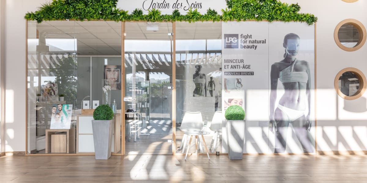 Jardin des soins - Maquillage Cagnes-sur-Mer - Photo de couverture - OneBooking