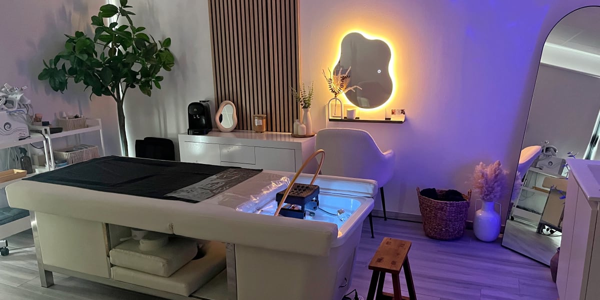 Head Spa - MC Skin Beauty - Sourcils & cils Martigues - Photo de couverture - OneBooking