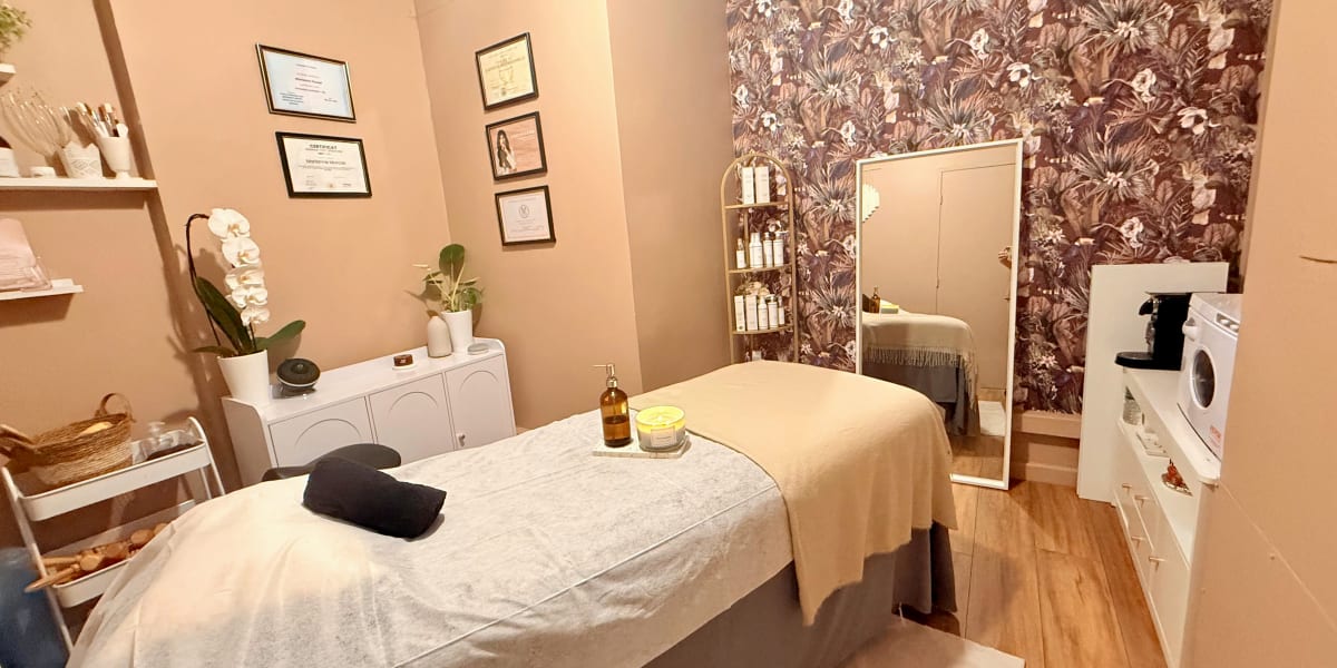 Renaissance d'Or - Madérothérapie & Drainage Lymphatique Renata França - Institut de beauté Cannes - Photo de couverture - OneBooking