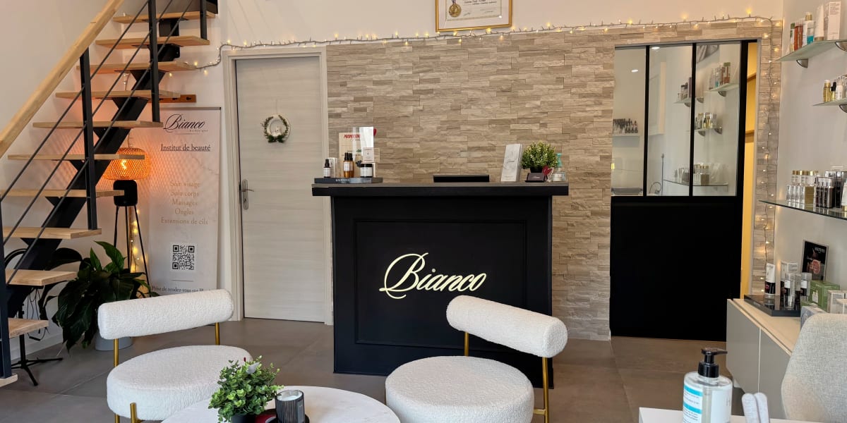 Bianco Esthétique - Coiffure Hyères - Photo de couverture - OneBooking