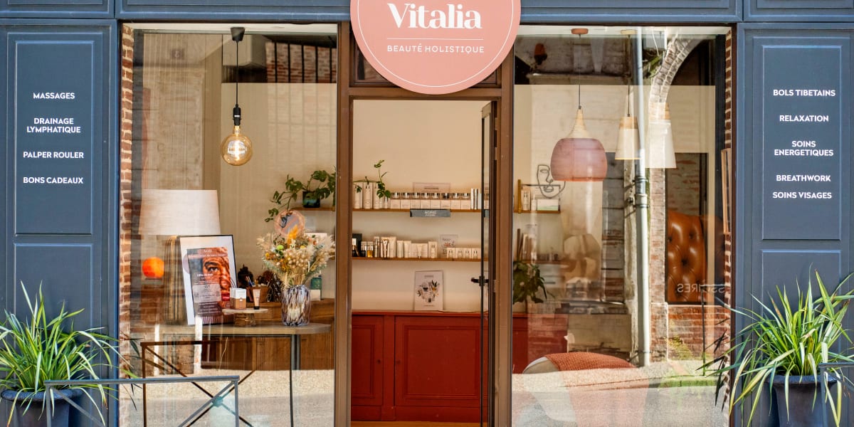 Expérience Vitalia - Soins du visage, Massages, Lumière pulsée - Sourcils & cils Montauban - Photo de couverture - OneBooking