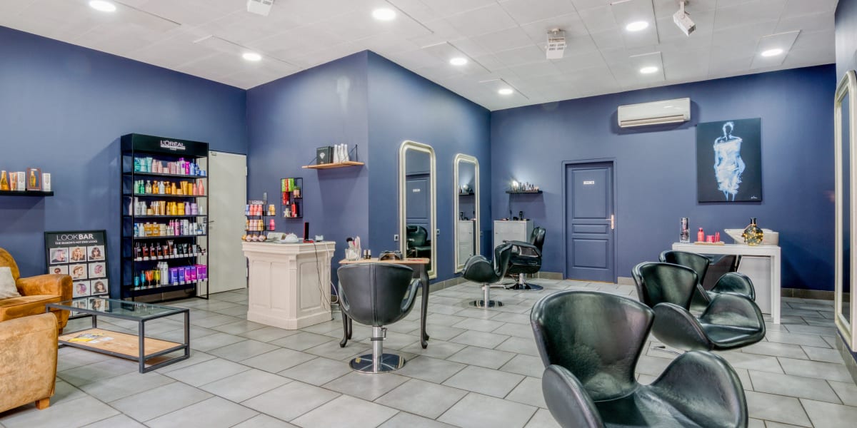 La tête dans les étoiles - Barbier Valence - Photo de couverture - OneBooking