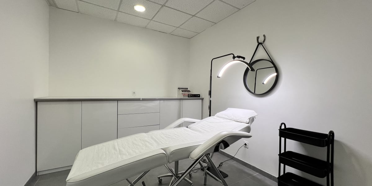 LB DERMO Concept - Sourcils & cils Vauvert - Photo de couverture - OneBooking