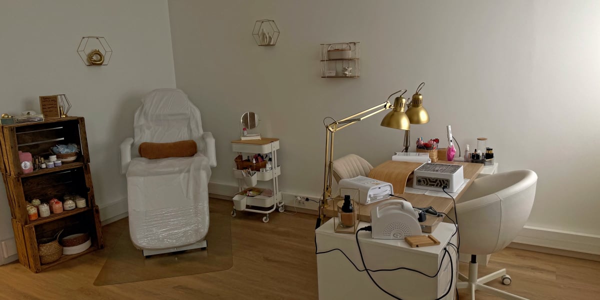 Institut Laura Nails - Coiffure Clermont-Ferrand - Photo de couverture - OneBooking