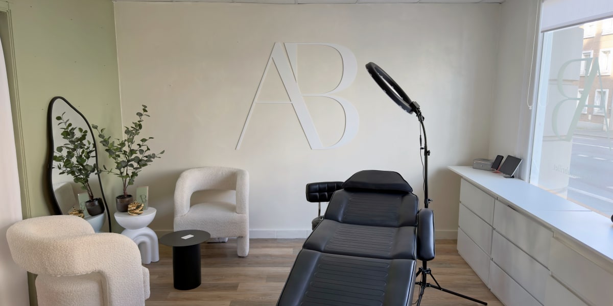 Alexandra Brillet - Sourcils & cils Lorient - Photo de couverture - OneBooking
