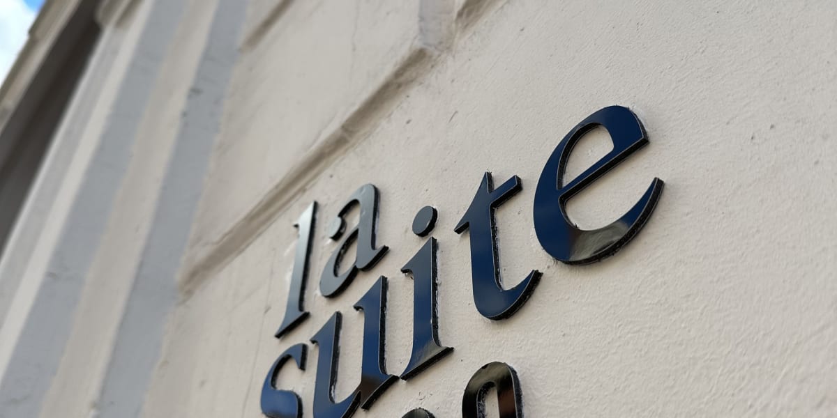 LA SUITE 120 Francine LADRIERE - Coiffure Douai - Photo de couverture - OneBooking