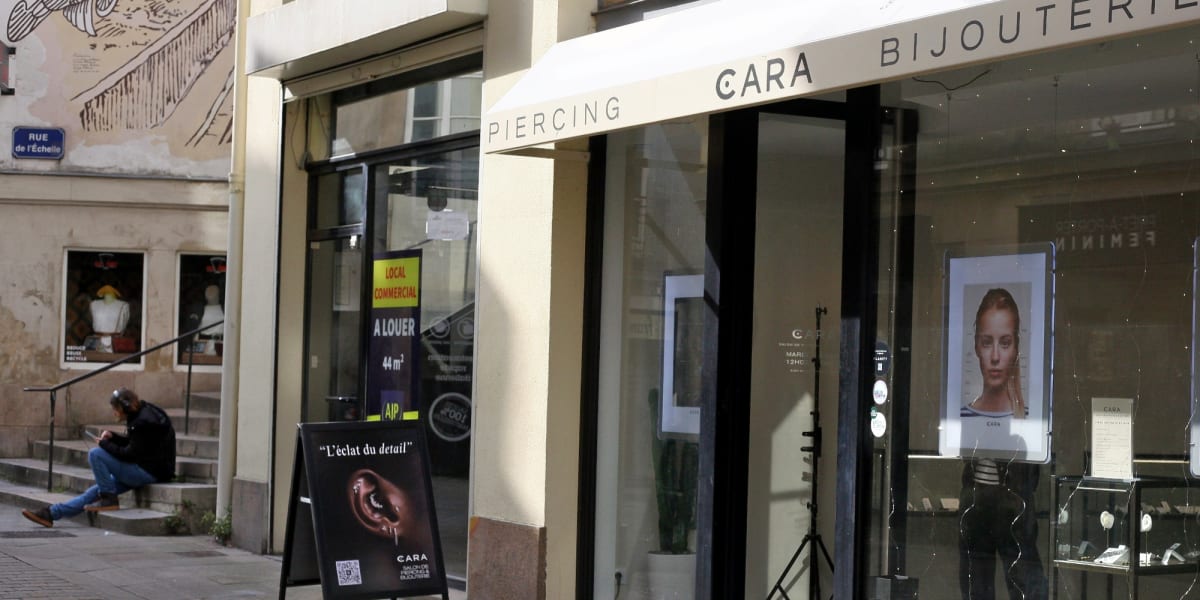 CARA SALON DE PIERCING & BIJOUTERIE - Institut de beauté Nantes - Photo de couverture - OneBooking