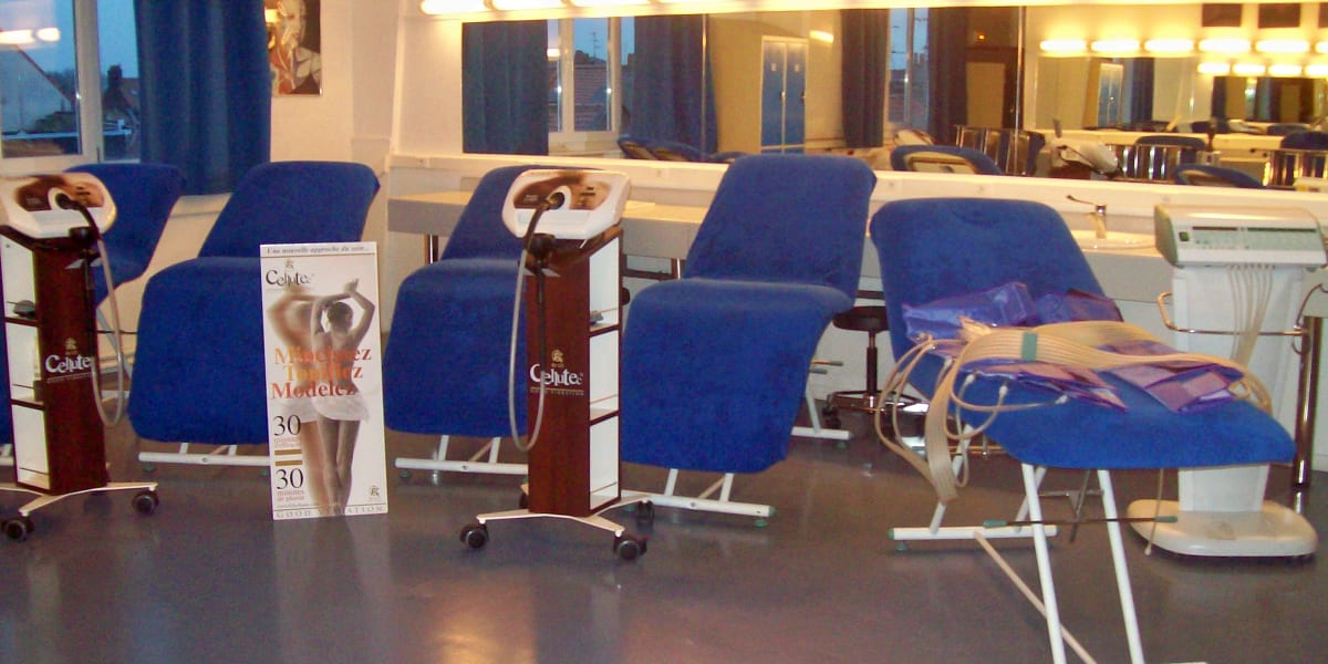 Lycée professionnel Saint Pierre - Esthétique - Sourcils & cils Calais - Photo de couverture - OneBooking