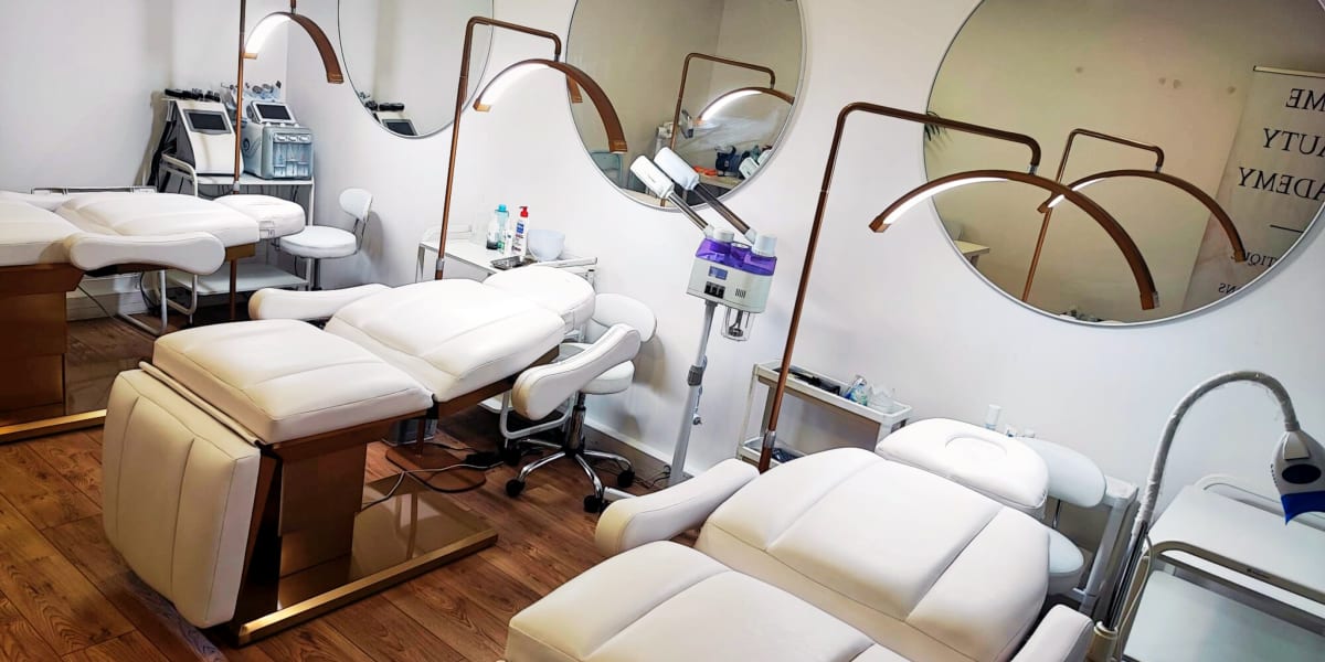 Home Beauty Academy - Sourcils & cils Maisons-Alfort - Photo de couverture - OneBooking