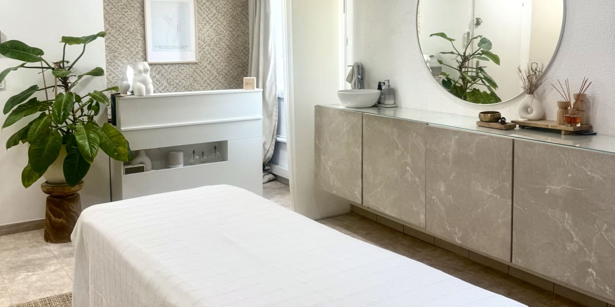 Douceur & Délicatesse - Esthéticienne et Masseuse - Onglerie Frontignan - Photo de couverture - OneBooking