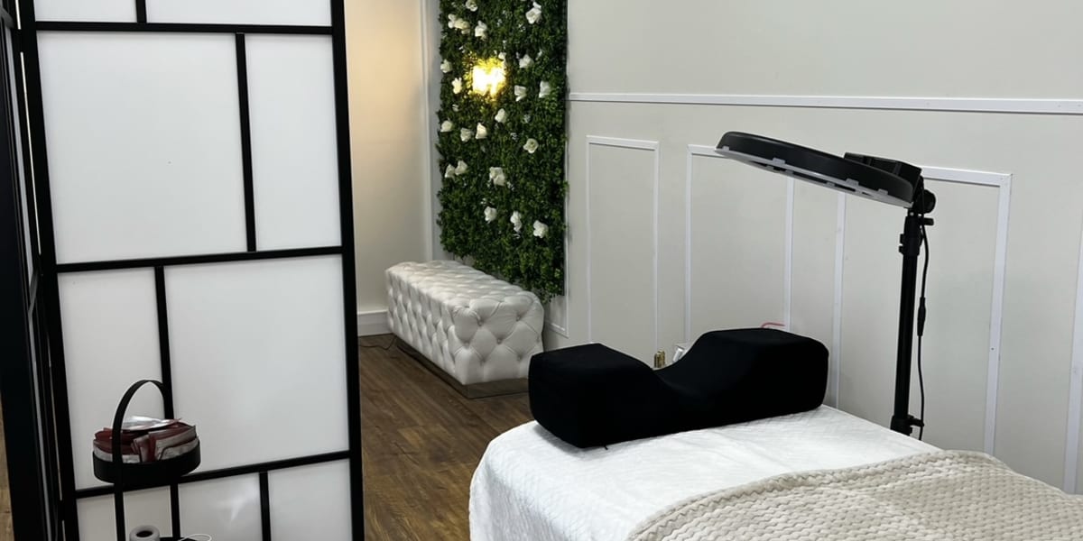 Mbeauty 78 - Sourcils & cils Montigny-le-Bretonneux - Photo de couverture - OneBooking