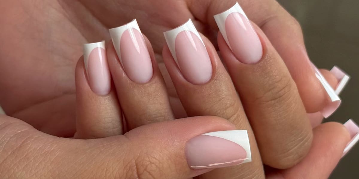 Blomdalnails - Onglerie Villeurbanne - Photo de couverture - OneBooking