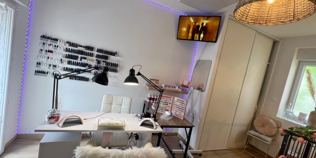 Alynails - Onglerie Montbrison - Photo de couverture - OneBooking