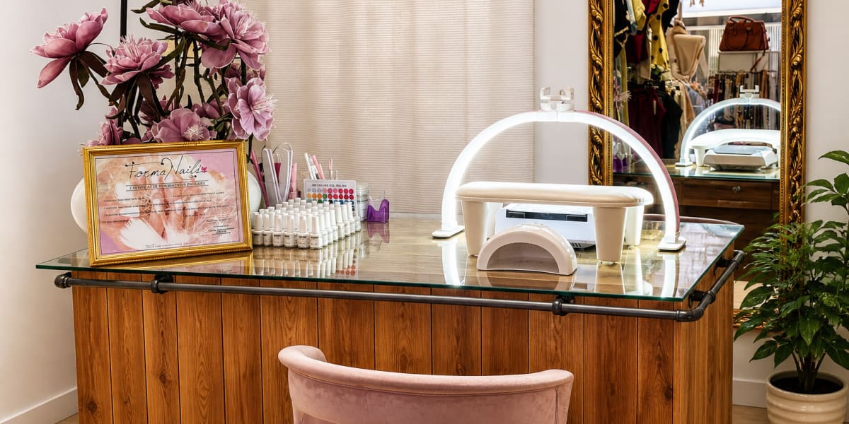 Yunaé - Onglerie Grenoble - Photo de couverture - OneBooking