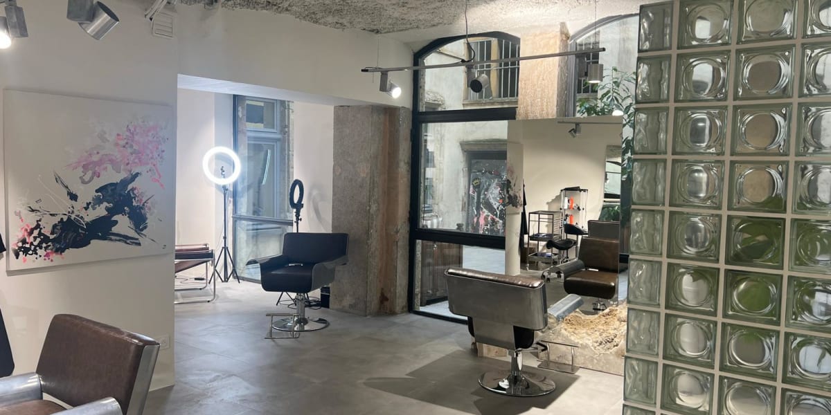 Deniz Aktas - Coiffure Lyon - Photo de couverture - OneBooking
