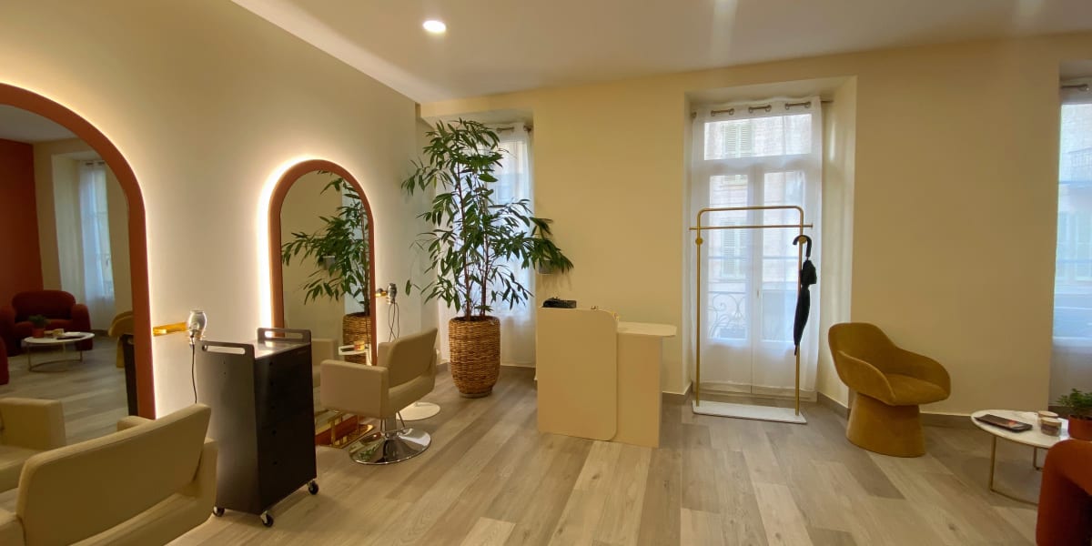 L'instant de Deb - Coiffure Nice - Photo de couverture - OneBooking