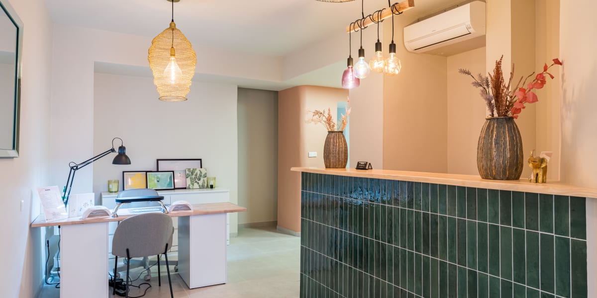 Le salon d’Ela - Onglerie Orange - Photo de couverture - OneBooking