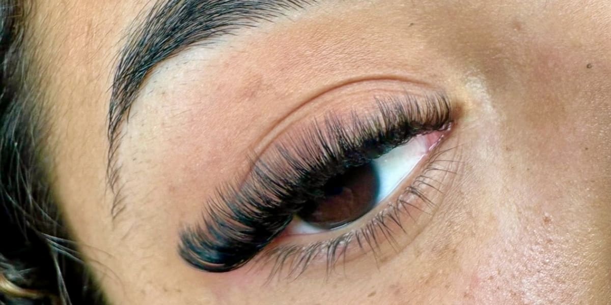 Lashes Beauty by N - Extention de cils - Épilation Cugnaux - Photo de couverture - OneBooking