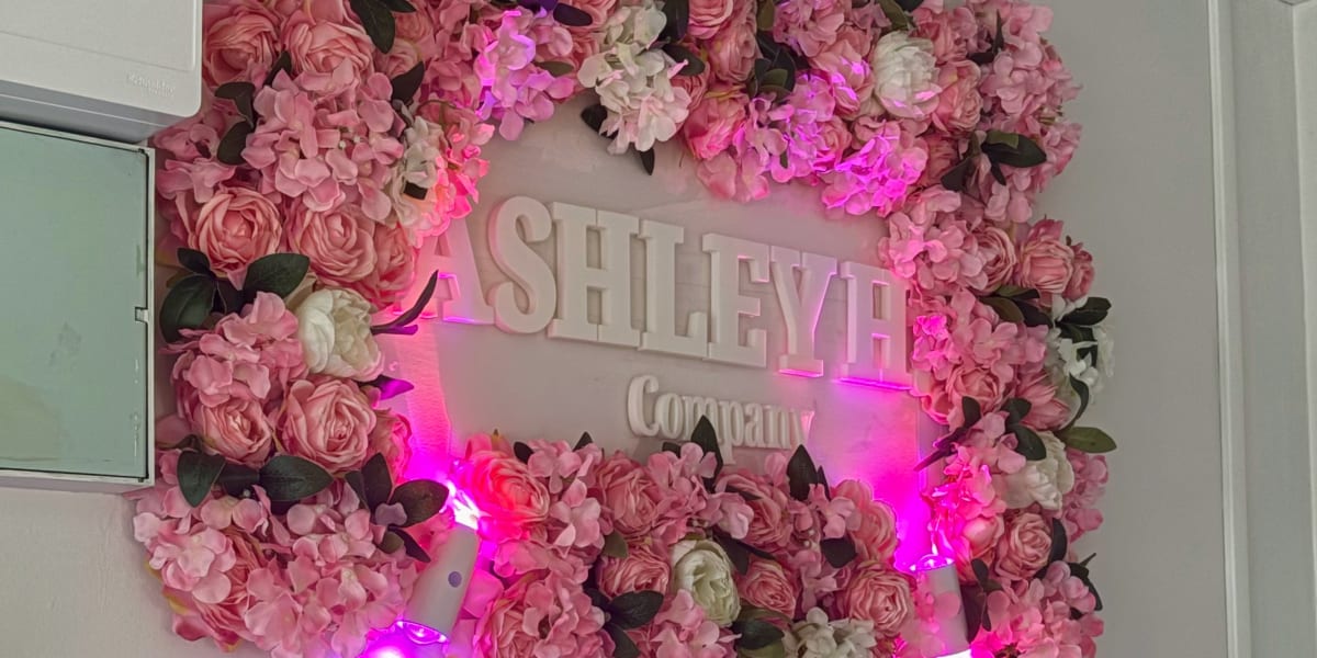 Ashley H.Company - Onglerie Dijon - Photo de couverture - OneBooking