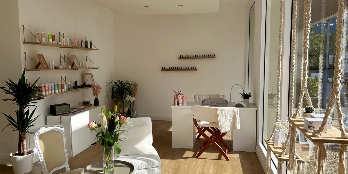 Coquette Lieu de beauté - Maquillage Nantes - Photo de couverture - OneBooking