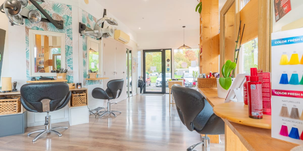 Salon De l’Autre Côté du Miroir - Coiffure Mérignac - Photo de couverture - OneBooking