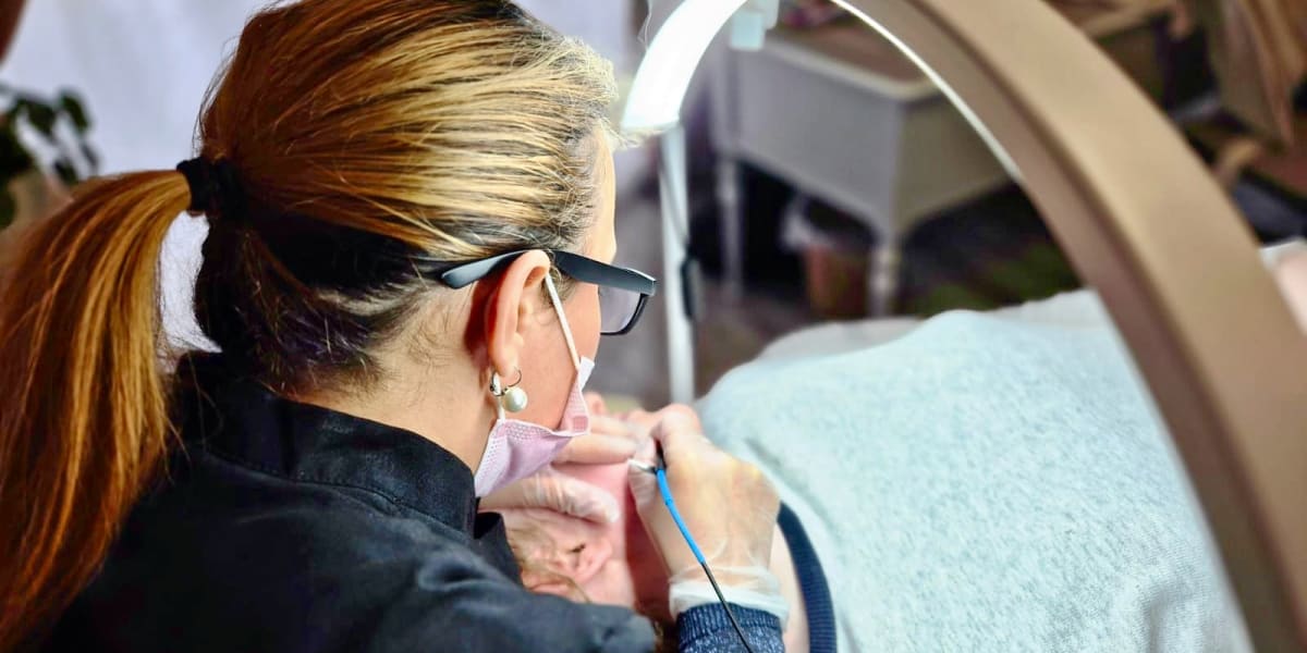 Eclat Derma - Sourcils & cils Bourges - Photo de couverture - OneBooking