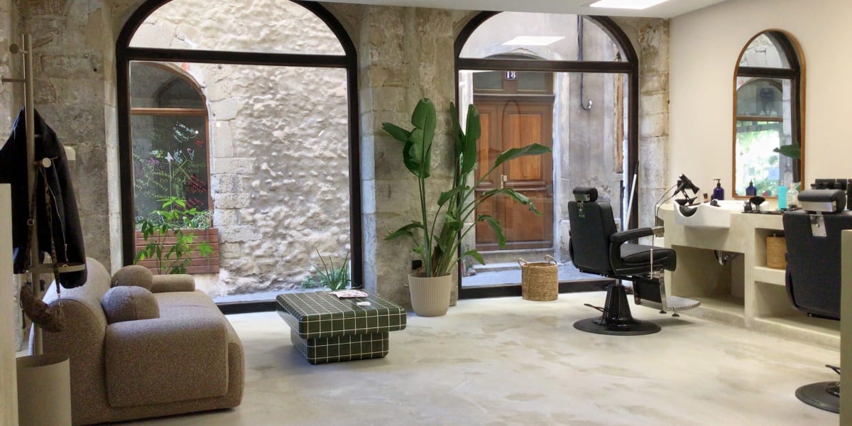 Le Barbier de la Bourse du Travail - Barbier Valence - Photo de couverture - OneBooking