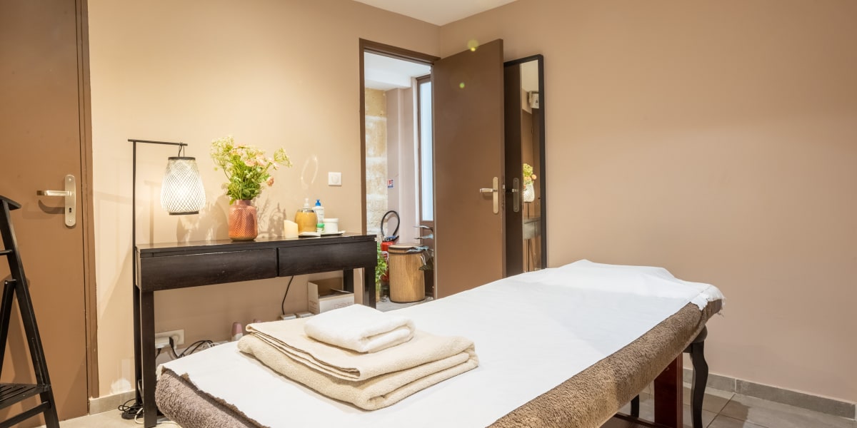 OLIYA - Salon de Massage - Massage Paris - Photo de couverture - OneBooking
