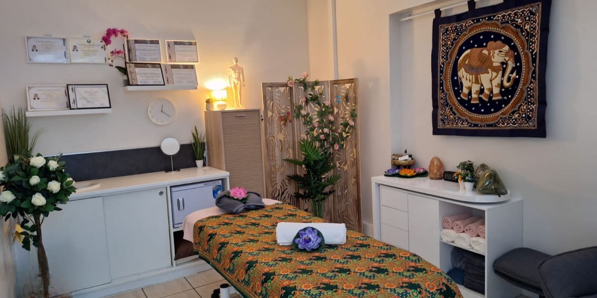 IRIS Massage Thai - Sourcils & cils Aubagne - Photo de couverture - OneBooking