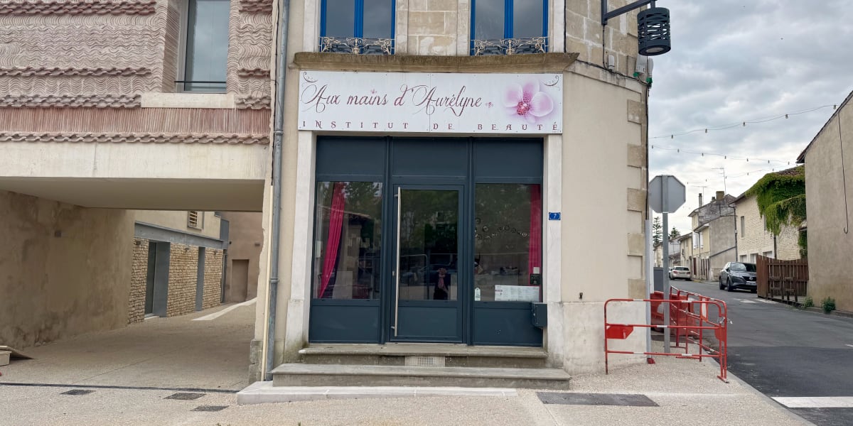 Aux mains d’aurelyne - Coiffure Chef-Boutonne - Photo de couverture - OneBooking