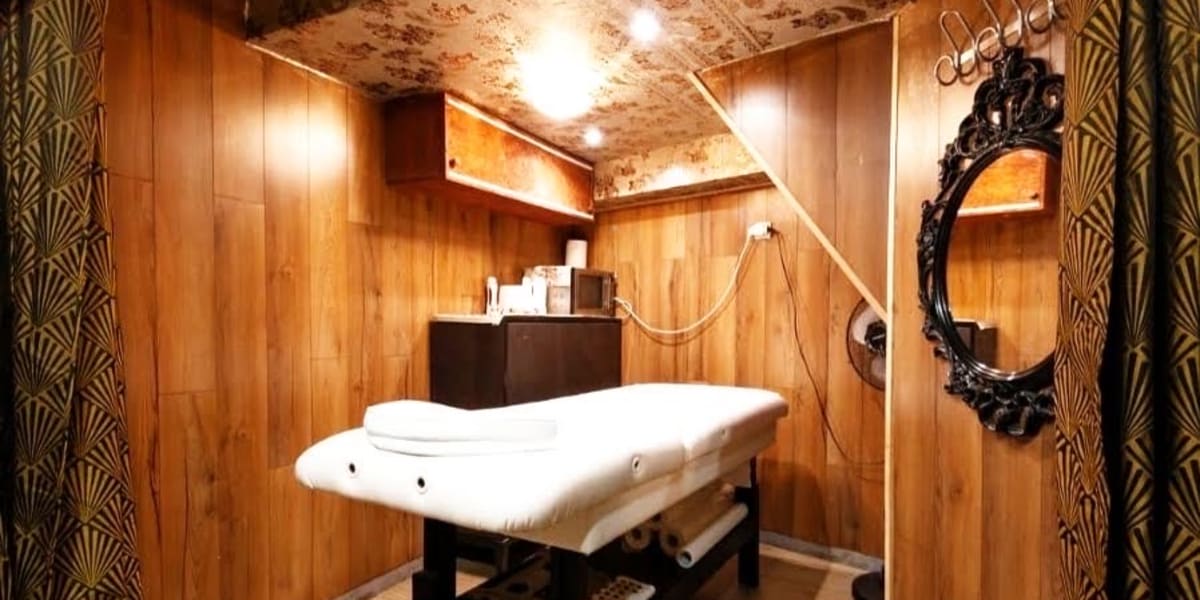 Royal Beauty - Onglerie Montreuil - Photo de couverture - OneBooking